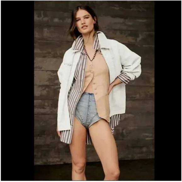 WE THE FREE PEOPLE KEEP IT BRIEF DENIM MICRO SHORTS EAST COAST NWOT XS - Picture 4 of 9